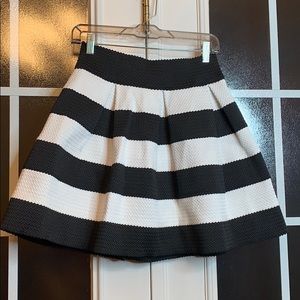 Xhilaration Black and White Skirt Sz. L